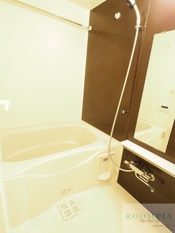 バス・シャワールーム　同タイプの別のお部屋です。