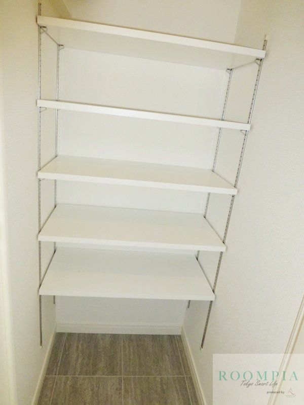 玄関　同タイプの別のお部屋です。