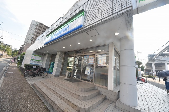 コンビニ　ファミリーマート　山田西四丁目（コンビニ）まで537m