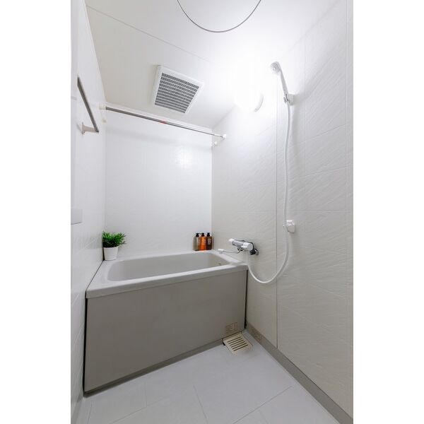 バス・シャワールーム　掲載写真は同型モデルを掲載しており実際のお部屋と仕様等が異な