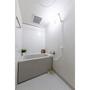 バス・シャワールーム　掲載写真は同型モデルを掲載しており実際のお部屋と仕様等が異な