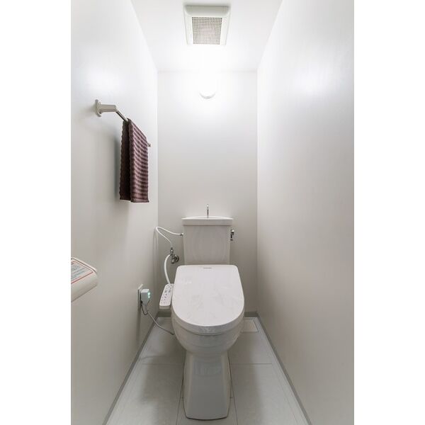 トイレ　掲載写真は同型モデルを掲載しており実際のお部屋と仕様等が異な