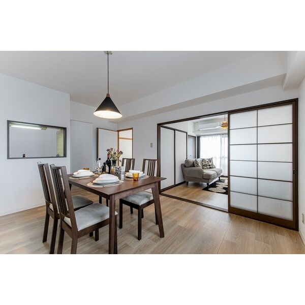 居室・リビング　掲載写真は同型モデルを掲載しており実際のお部屋と仕様等が異な