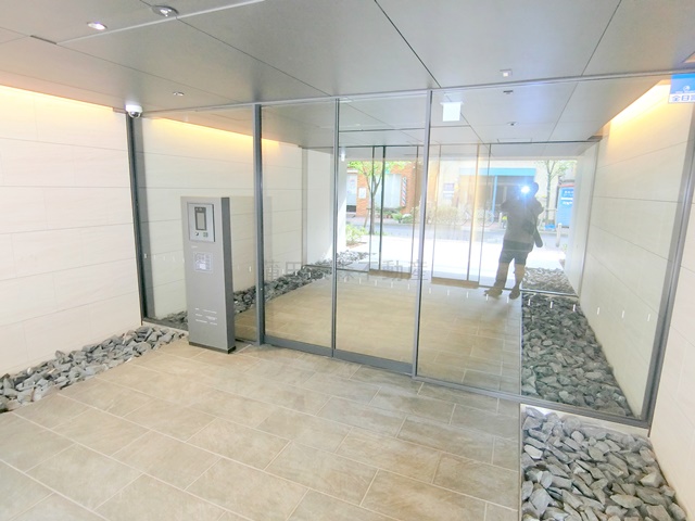 エントランス　防犯カメラTVモニター付オートロック宅配BOXメールBOX管