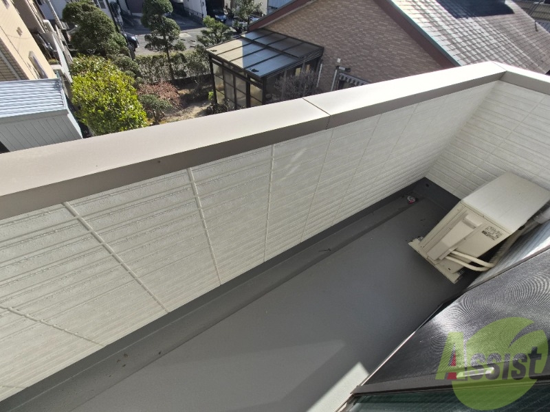 バルコニー　ベランダはよく日が当たり気持ちの良い空間です。