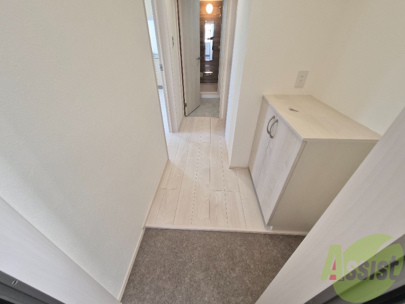 玄関　玄関からの様子です。綺麗なフローリングが広がっています。