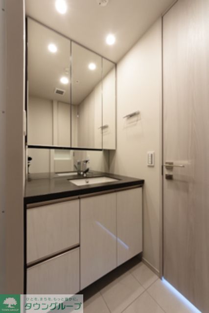 洗面設備　※写真は同タイプ住戸です。