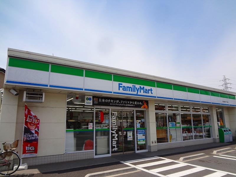 コンビニ　ファミリーマート（コンビニ）まで550m