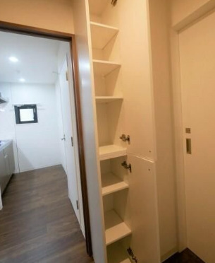 玄関　※別部屋の参考写真です。