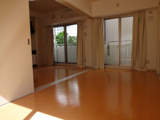 居室・リビング　広いお部屋で快適です