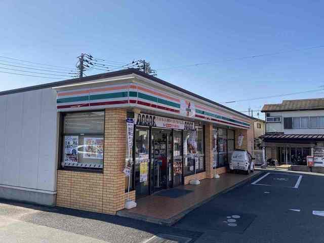 コンビニ　セブンイレブン（コンビニ）まで300m