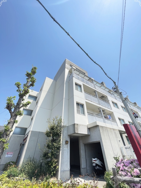 建物外観　鉄筋コンクリート造・ガッチリした建物です♪♪