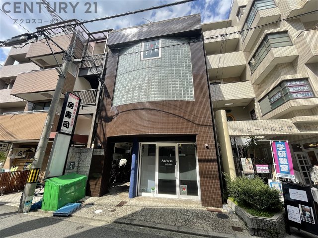 建物外観　コインランドリーあります♪