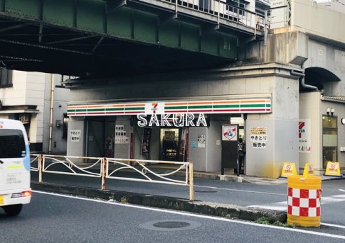 コンビニ　セブン-イレブン 京急ST黄金町店（コンビニ）まで95m