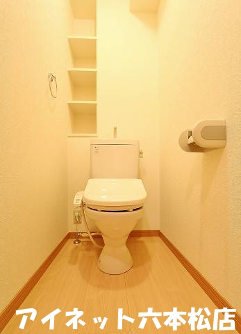 トイレ　清潔感のある空間です。