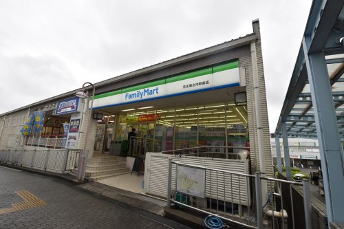コンビニ　ファミリーマート 京王堀之内駅前店（コンビニ）まで358m