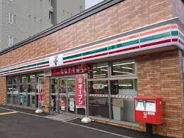 コンビニ　セブンイレブン札幌琴似1条7丁目店（コンビニ）まで374m