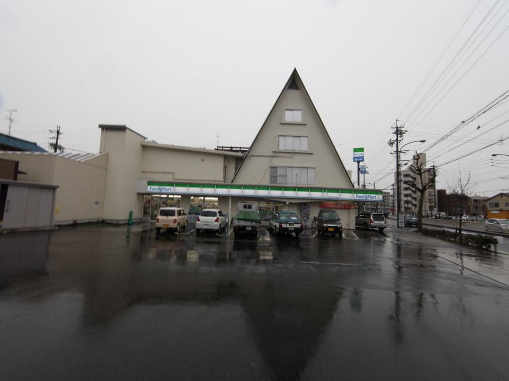 コンビニ　ファミリーマート 昭和檀渓通四丁目店 (コンビニ)（コンビニ）まで640m