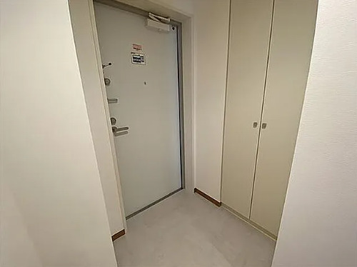 玄関　※別部屋の参考写真です。
