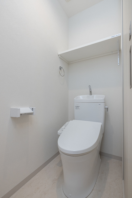 トイレ　※写真は同タイプ住戸です。