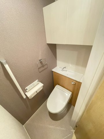 トイレ　※同タイプの写真となります。