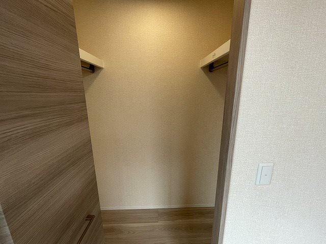 収納　ウォークインクローゼット　　同タイプ別部屋の写真