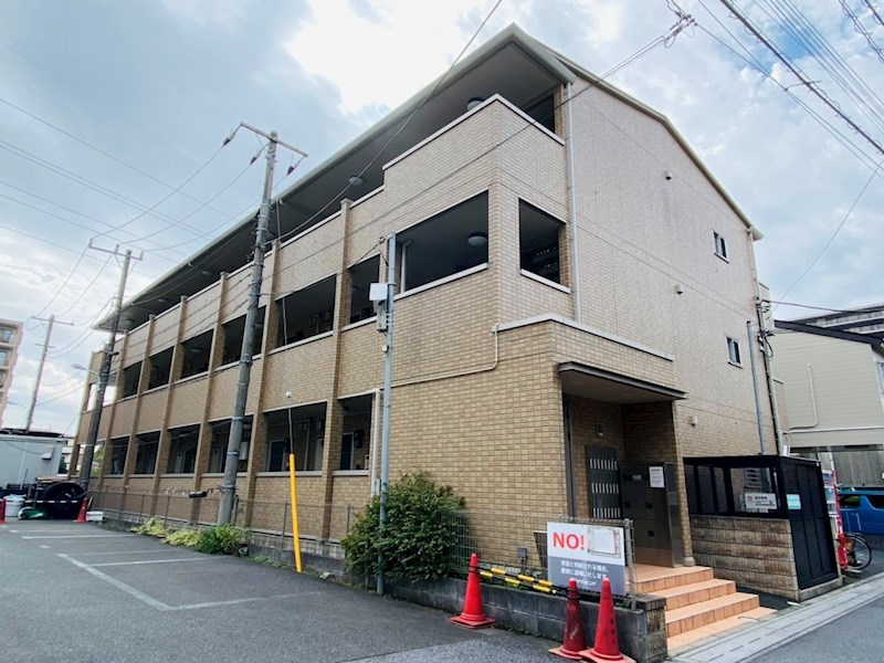 建物外観　獨協大学前駅徒歩９分（７２０ｍ）