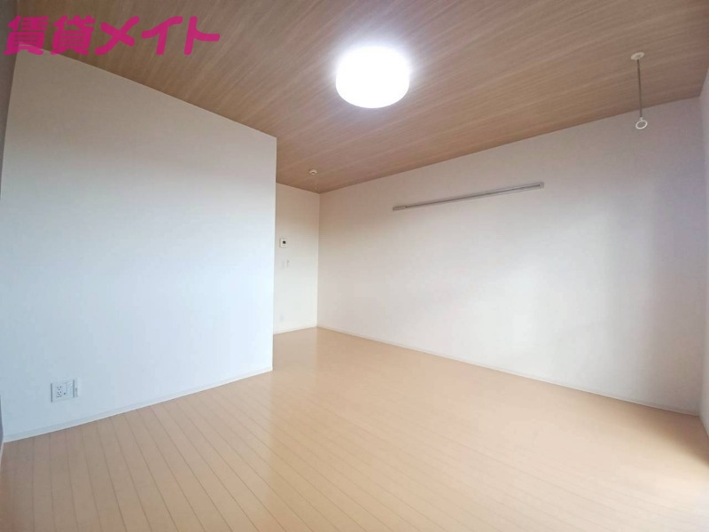 居室・リビング　別部屋反転参考写真です