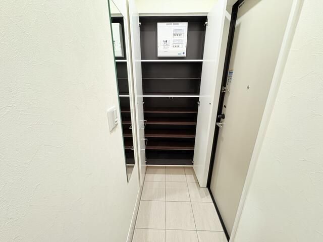 玄関　参考写真（同物件別部屋）