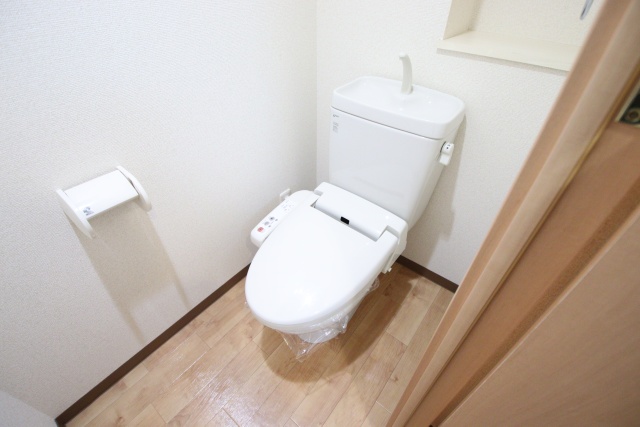 トイレ　※別室の参考写真の為、現況優先です。