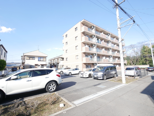 駐車場　★敷地内に大きな駐車場がございます★
