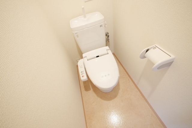 トイレ　★人気の温水洗浄便座付です★