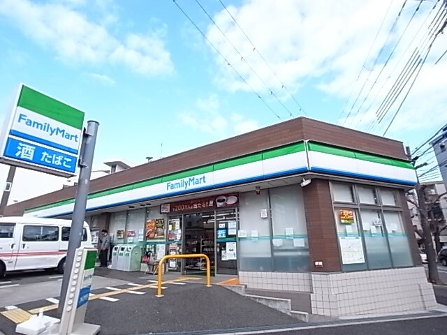 コンビニ　ファミリーマート神戸城内通店（コンビニ）まで272m
