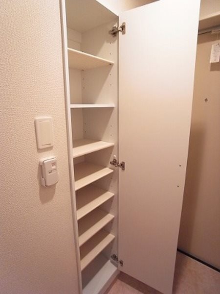 その他設備　トールサイズのシューズボックスです。