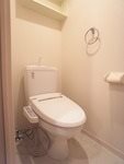 トイレ　温水洗浄便座付きのトイレです。
