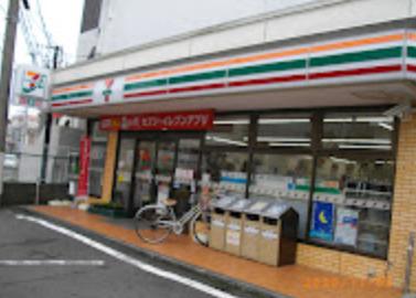 コンビニ　セブンイレブン 梶ケ谷大塚店（コンビニ）まで597m