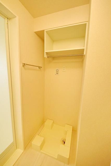 その他　収納付き洗濯機置場