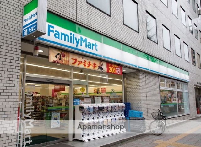 コンビニ　ファミリーマート（コンビニ）まで318m