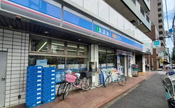 コンビニ　ローソン 志茂三丁目店（コンビニ）まで331m