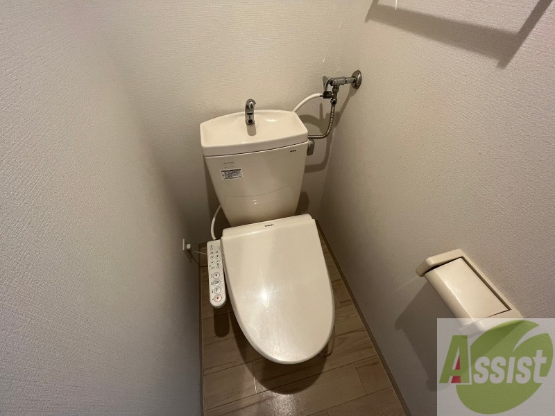 トイレ　こちらはトイレです。清潔感があり、安心して使用できます。