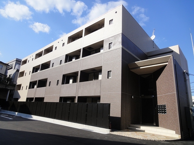 建物外観　イーストブルー（2012年築）
