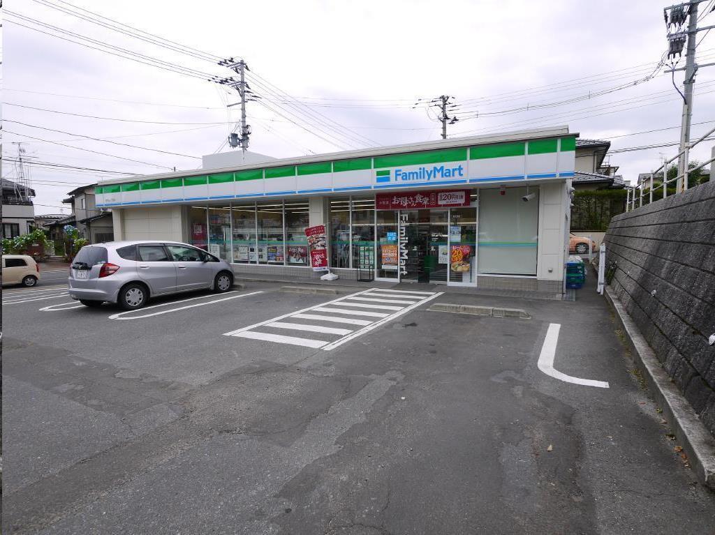 コンビニ　ファミリーマート南中山一丁目店（コンビニ）まで832m