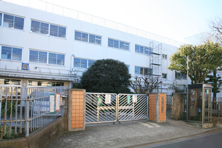 中学校　世田谷区立世田谷中学校（中学校）まで212m