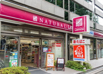 コンビニ　ナチュラルローソン 虎ノ門巴町店（コンビニ）まで405m