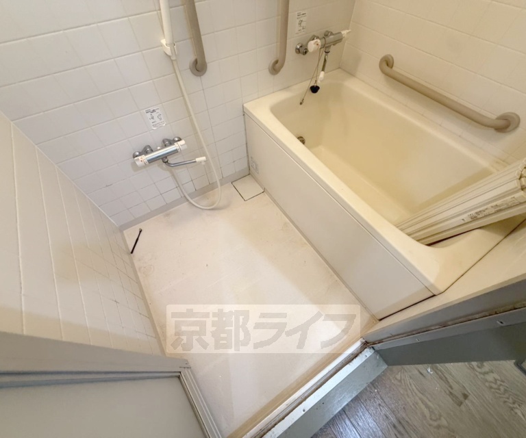 バス・シャワールーム　お風呂も綺麗で広いです！
