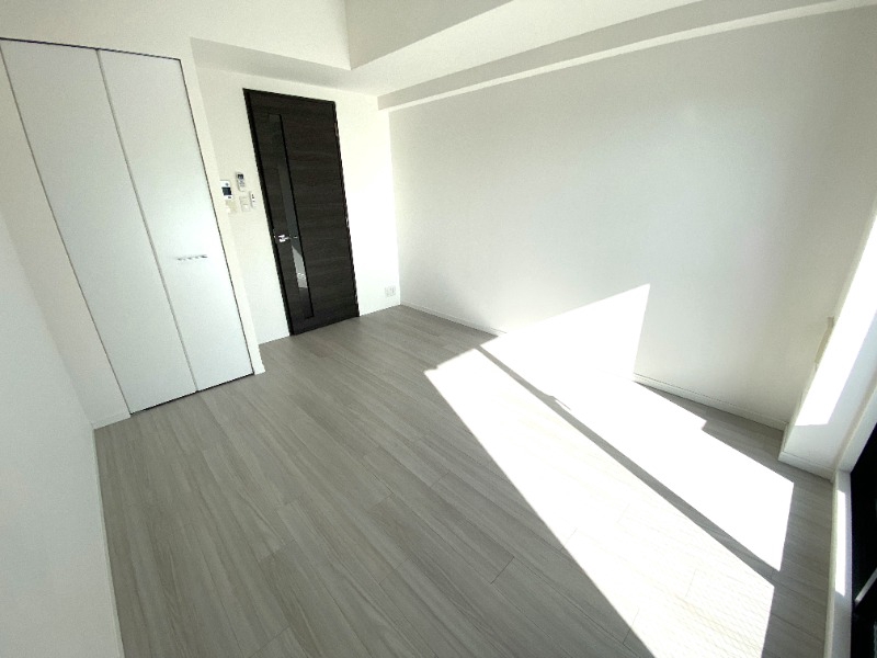 居室・リビング　白を基調にした明るいお部屋です。
