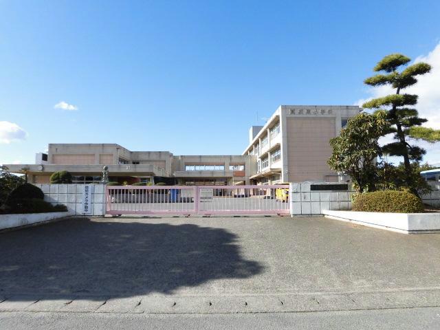 小学校　伊勢崎市立坂東小学校（小学校）まで1511m