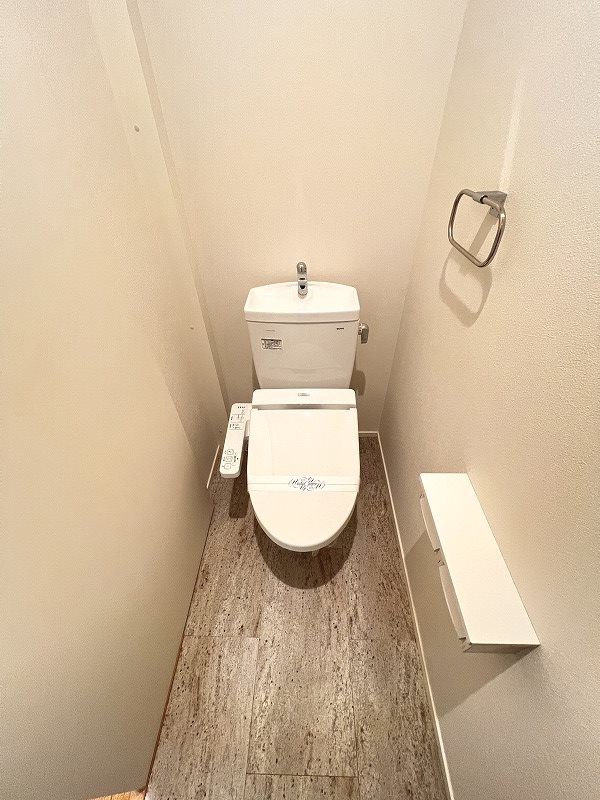 トイレ　退去予定のため別部屋写真使用