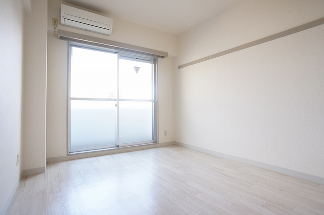 居室・リビング　参考写真（同建物別部屋のものです）