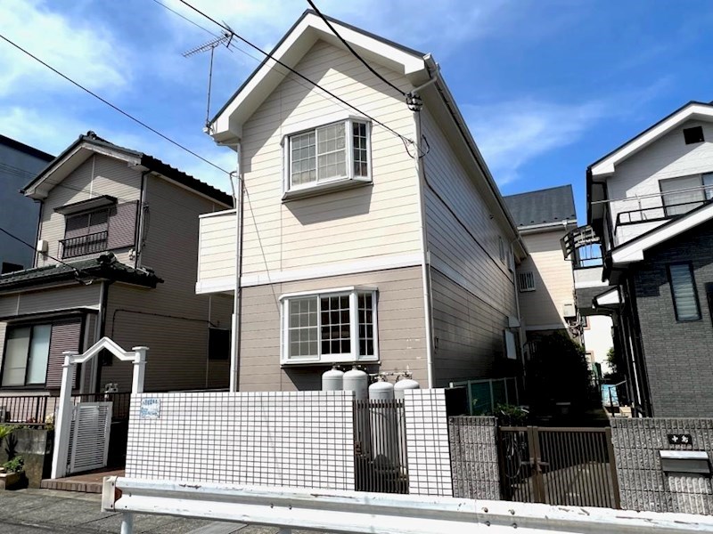 建物外観　草加駅徒歩８分（６４０ｍ）